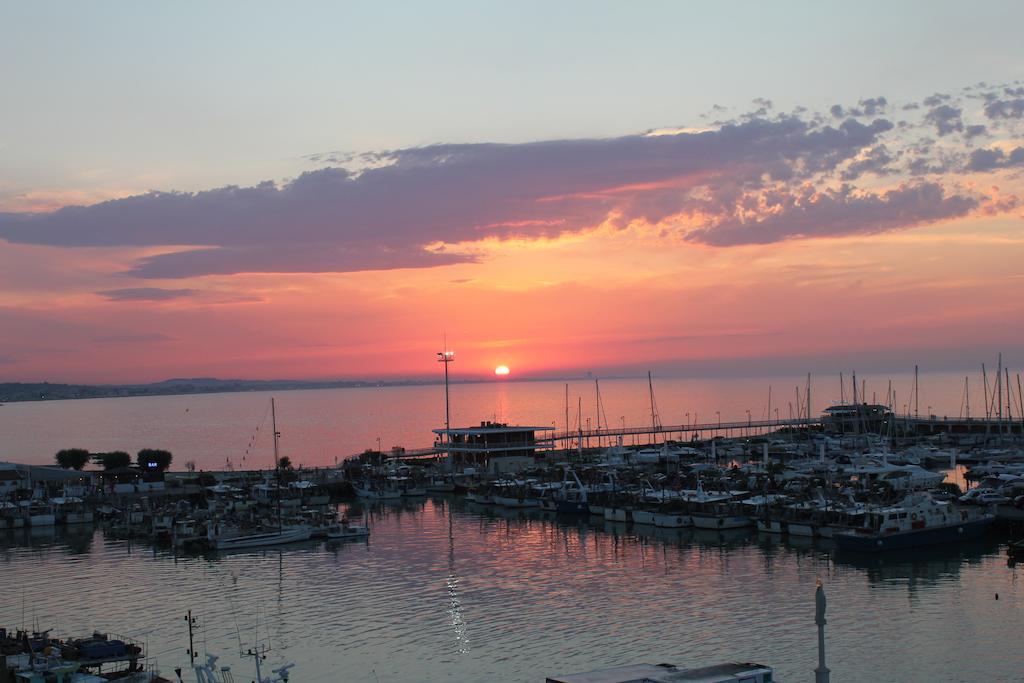 Hotel Olympia Gabicce Mare Zimmer foto